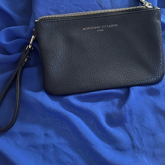 Adrianne Vittadini Wristlet💎 - Picture 2 of 3